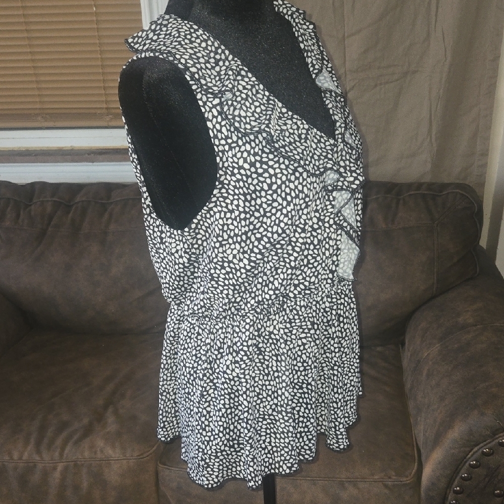 Morgan Taylor Sleeveless Elegant Black Top With Layered Under Top Size LARGE - Picture 9 of 10